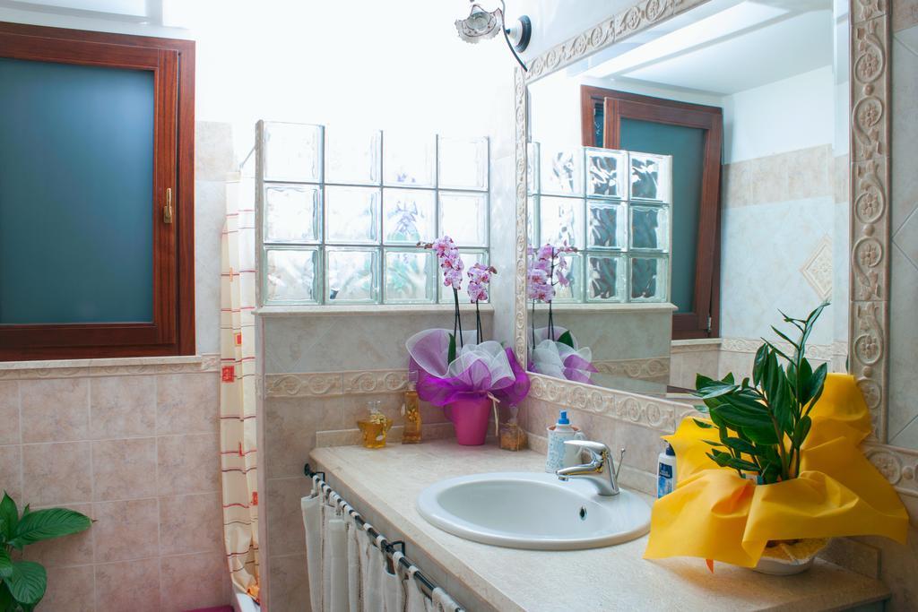 Il Vecchioliveto Di Ornella Bed and Breakfast Marrùbiu Værelse billede