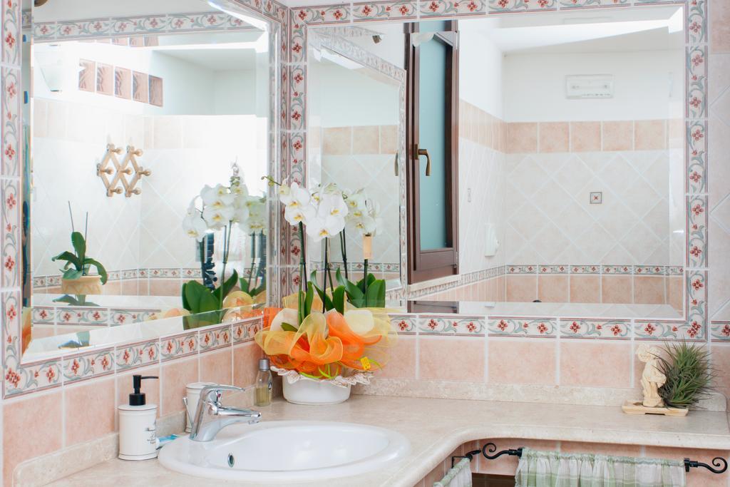 Il Vecchioliveto Di Ornella Bed and Breakfast Marrùbiu Værelse billede